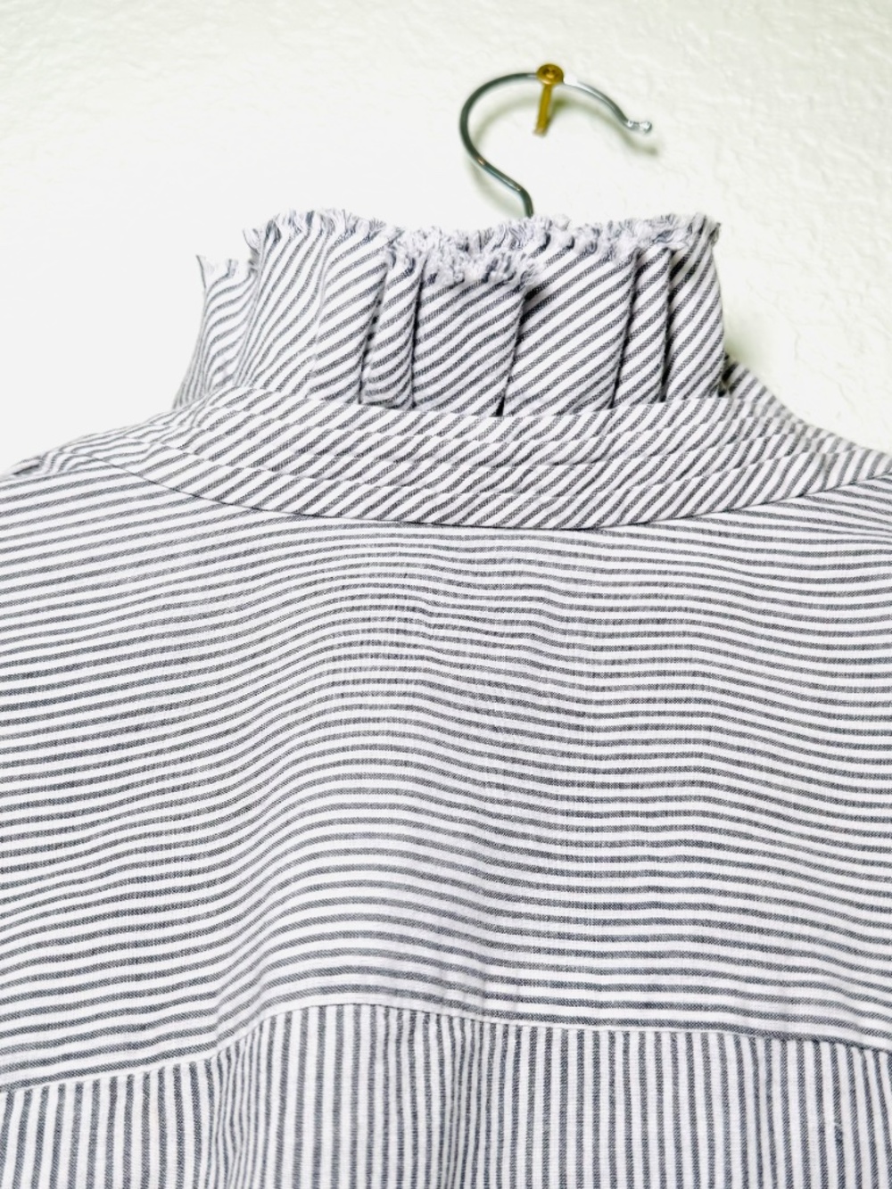 J.Crew Blouse Women's S Cotton Gray Striped Ruffle Collar Office Workwear Cotton - Picture 5 of 8